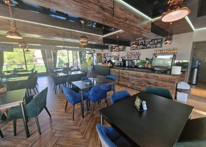 Osrodek Promenada- Faleza Bed & Breakfast 3*